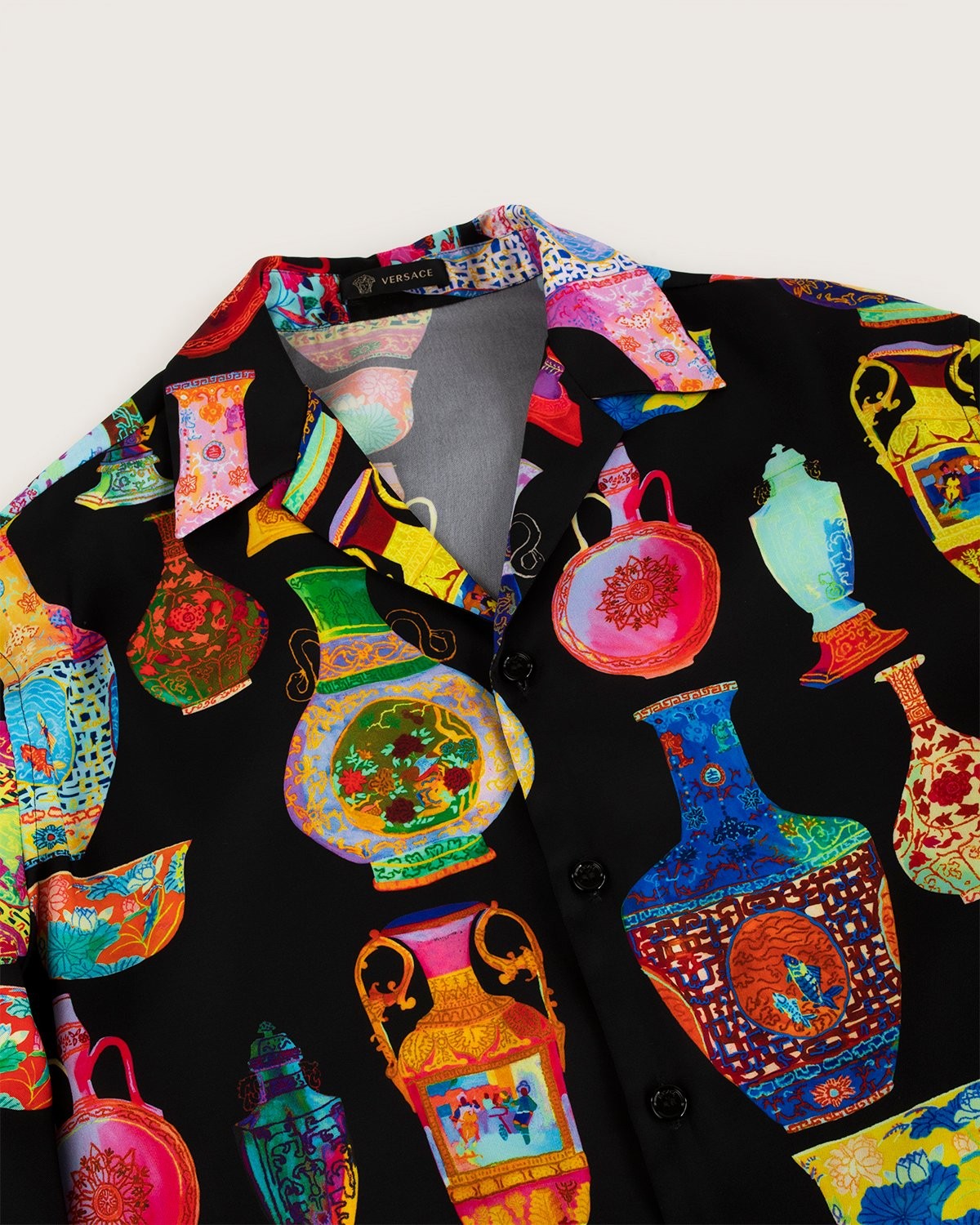 191209_comm_versace_-lfdfduav